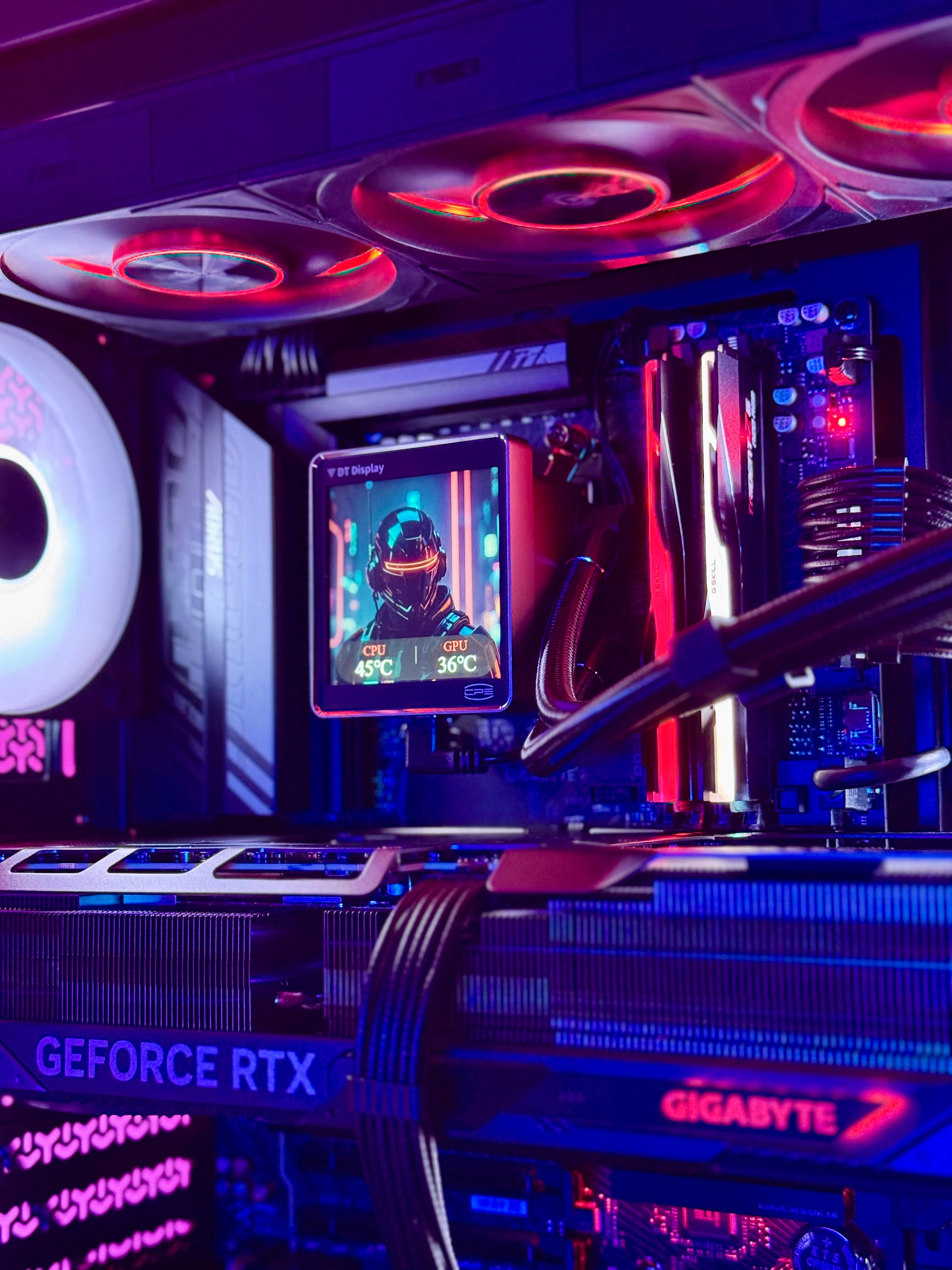 Highend Gaming PC with an RTX 5080 by Shook PC